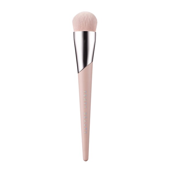 110 Full-Bodied Foundation Brush - Štětec na make-up, FENTY BEAUTY