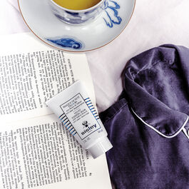 Velvet Nourishing Cream With Saffron Flowers Hydratacni Vyzivujici Krem Z Sisley Sephora