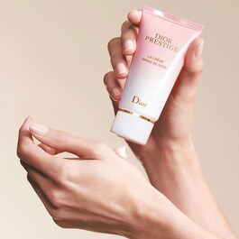Dior Prestige La Crème Mains de Rose – Vyživující a regenerační krém na ruce