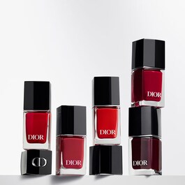 Dior Vernis – Lak na nehty s gelovým efektem v couture barvách
