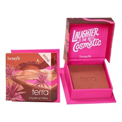 Terra WANDERful World - Tvářenka v mini cestovním provedení, BENEFIT COSMETICS