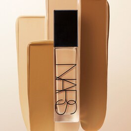 Natural Radiant Longwear Foundation - Rozjasňující dlouhodržící tekutý make-up