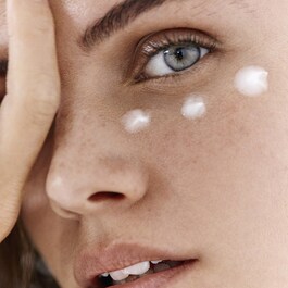 Lotus Eye Cream – Oční lotosový krém na první vrásky