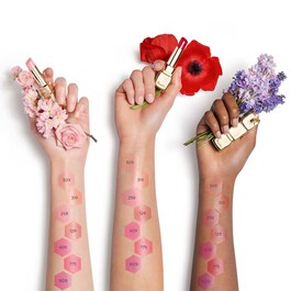 KissKiss Bee Glow  - Medový balzám na rty s 98 % složek přírodního původu