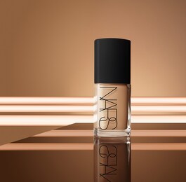 Sheer Glow Foundation - Tekutý makeup pro rozjasnění pleti
