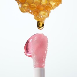 KissKiss Bee Glow Oil - Tónovací olej na rty s medem