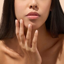Active Smooth – Lak pro péči a líčení