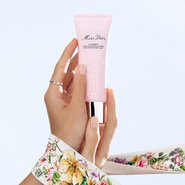 Miss Dior Rose Granita Shower Milk - Peelingová tělové mléko do sprchy