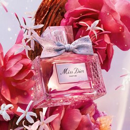 Miss Dior Parfum – Intenzivní květinové, ovocné a dřevité tóny