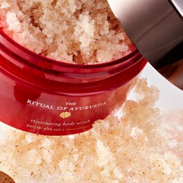 The Ritual of Ayurveda Body Scrub - Tělový peeling