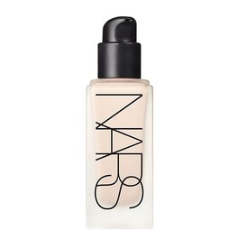 All Day Luminous Weightless Foundation - Lehký rozjasňující kompaktní makeup