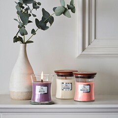 Vonná svíčka střední Pressed Blooms & Patchouli, WOOD WICK