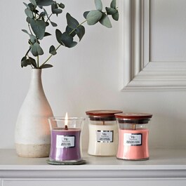 Vonná svíčka střední Pressed Blooms & Patchouli
