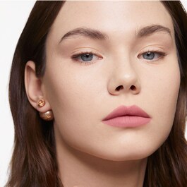 Rouge Dior Forever – Rtěnka odolná vůči přenosu
