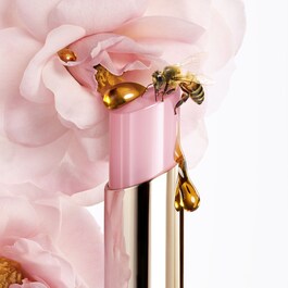 KissKiss Bee Glow  - Medový balzám na rty s 98 % složek přírodního původu