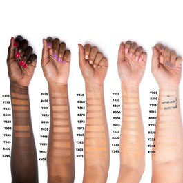 Ultra HD Foundation - Středně krycí make-up