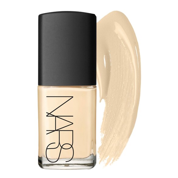 Sheer Glow Foundation - Tekutý makeup pro rozjasnění pleti, NARS