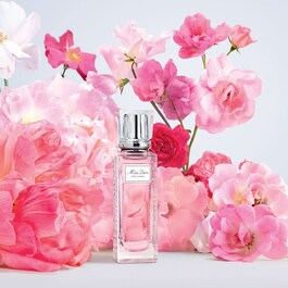 Miss Dior Rose N'Roses – Toaletní voda Roller-Pearl: Cestovní balení s kuličkou