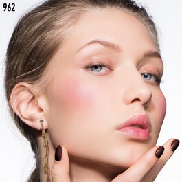 Tvářenka Rouge Blush – Couture Color Powder Blush – Dlouhotrvající nošení