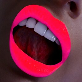 Listen Hard Girl - Lesk na rty