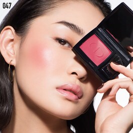 Tvářenka Rouge Blush – Couture Color Powder Blush – Dlouhotrvající nošení