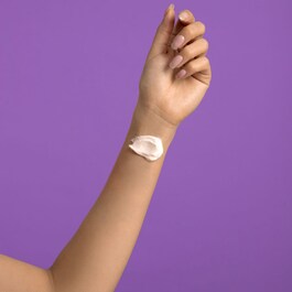Glow Figure Body Moisture Whip - Vyživující tělový krém