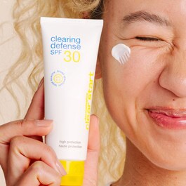 Clearing Defense SPF30 - Matující hydratační krém SPF30