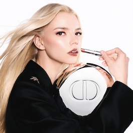 Dior Addict - Lesklá rtěnka, 90% přírodní složení, doplnitelná